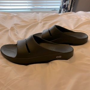 Brand new. Worn once inside home. Smoke free home.